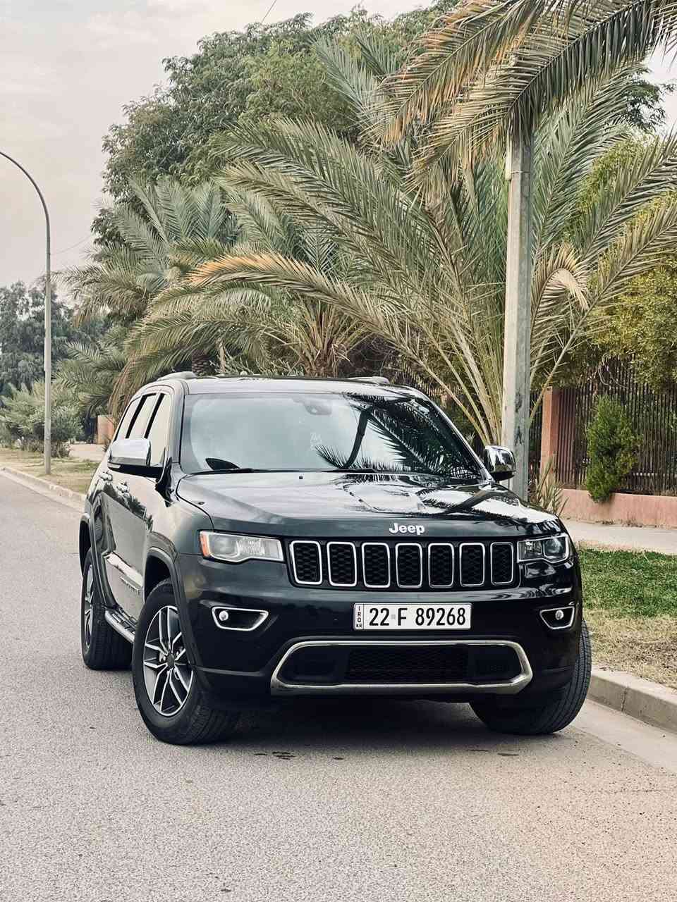 السلام عليكم
كراند شيروكي 2021 
ماشية 48 
بدون صبغ 

مكان بغداد المنصور 
واتساب ***********
اتصال ***********
