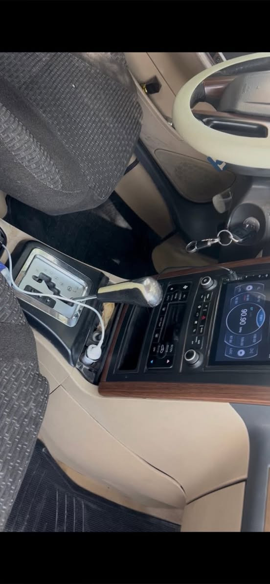 السلام عليكم 
بيجو بارص 18 اوتوماتيك بلادي بلادي بلادي مكينه 2000 فرنسي بلادي
بيها قطعتين جاملغ خلفي صبغ وامامي مبدل
وبيها منضومه غاز
السياره بيها ملاحضات بسيطه
رايدها ب 65 عليها 5 ورقات يوكعن من سعرها
***********
مدينه الصدر
