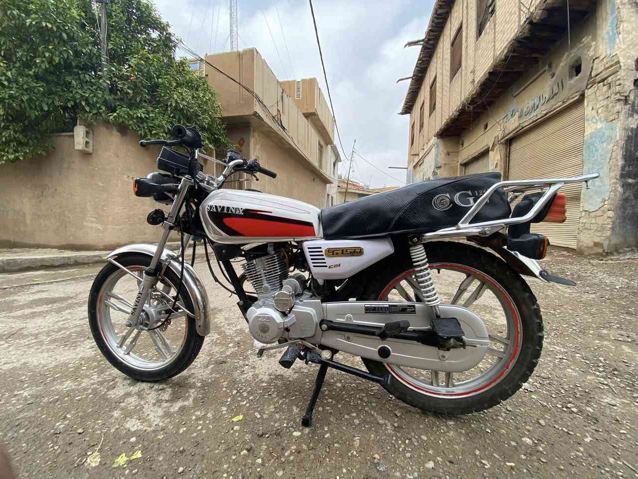 السلام عليكم دراجة سيفان 5 كير موديل 2021 الدراجة نضيفة خير من الله على وضع الشركة محرك ما مفتوح الدراجة استخدام شخصي وجانت مضمومة اوراق كامل الدراجة كاملة من كلشي كهربائيات بريكات شرط بلادية  محرك صوت شركة صلنصة كاتم جديدة للاستفسار اتصل           (***********)
