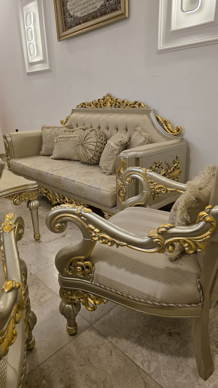 تخم ملكي دزاين إيطالي حديث اخو الجديد ١٠ مقعد وطبلة وسط 
الشراي يتصل ع لرقم 
***********
