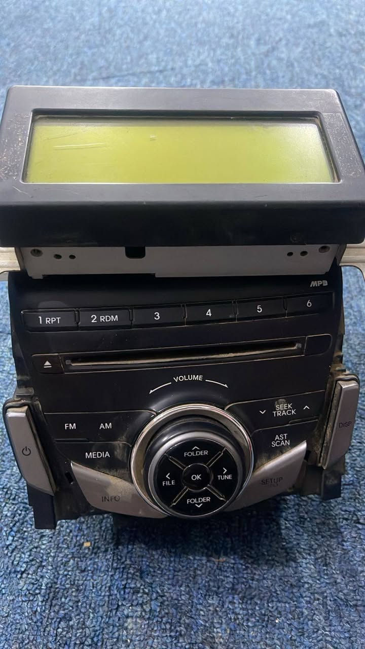 سلام عليكم.
للبيع. مسجل. وساعة ازيرا موديل 12ال 15
 دشبول. شغالات مال تفصيخ السعر جوة سوك ب45
مكان الديوانية
***********
