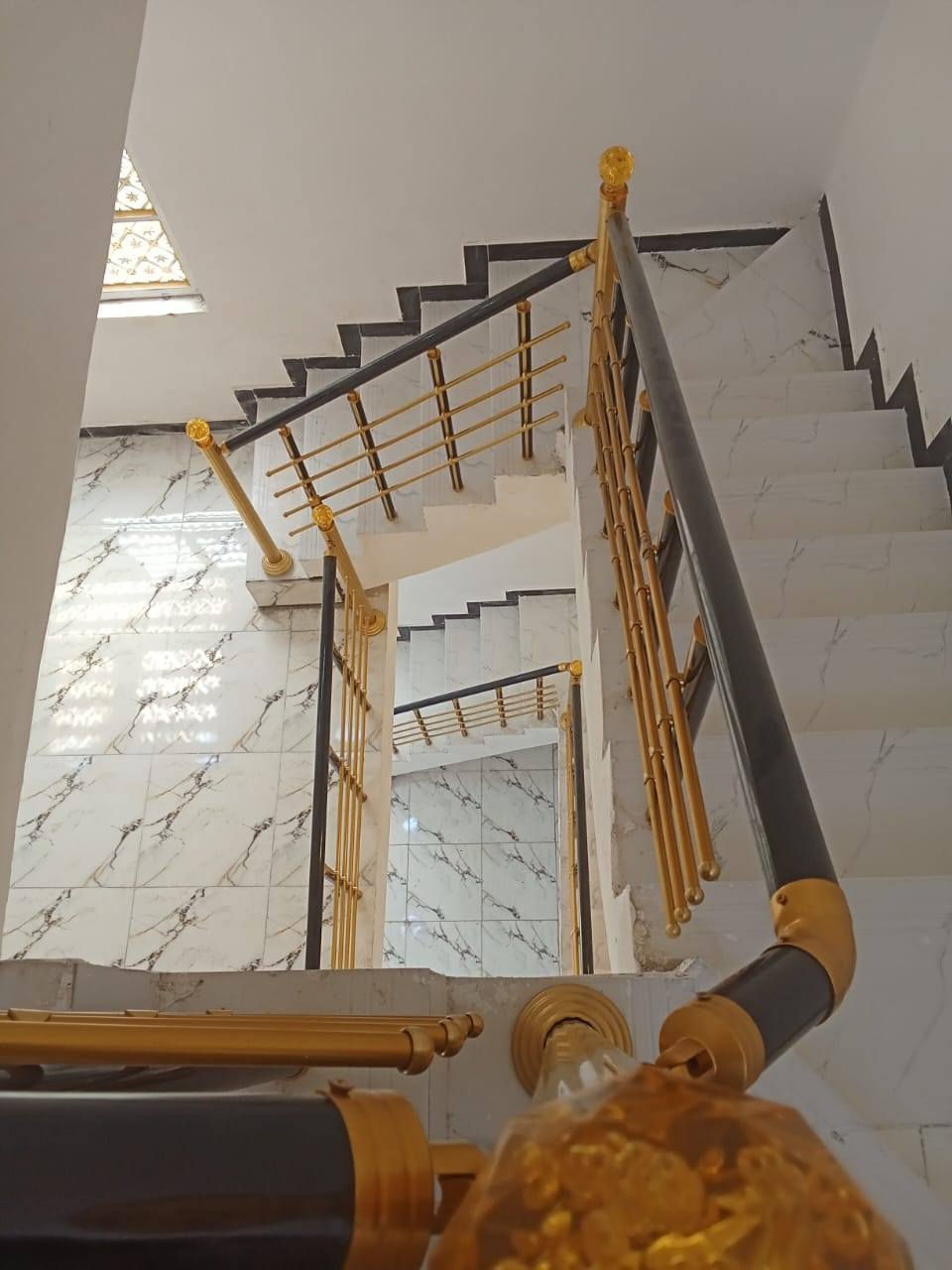 دار سكن جديد للبيع ١٠٠م ١٠×١٠ طابقين بيع سريع المنطقه كامله الخدمات بالفداء شارع المدارس مقاطعه ٢٢ السعر ١٣٥ للاتصال ***********
