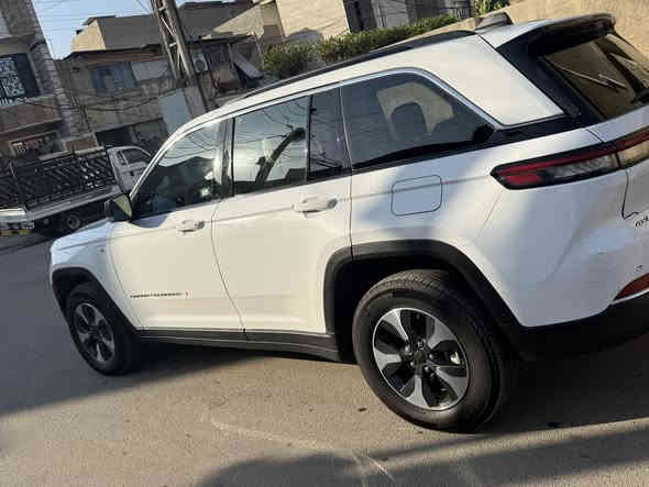 السلام عليكم 
جيب موديل 24 بلكن هايبرد 
ماشيه 21 الف 
داخل بيجي السياره جديده 
كلين بدون قطره صبغ

السعر 34 الف وبيها مجال بسيط 

***********
