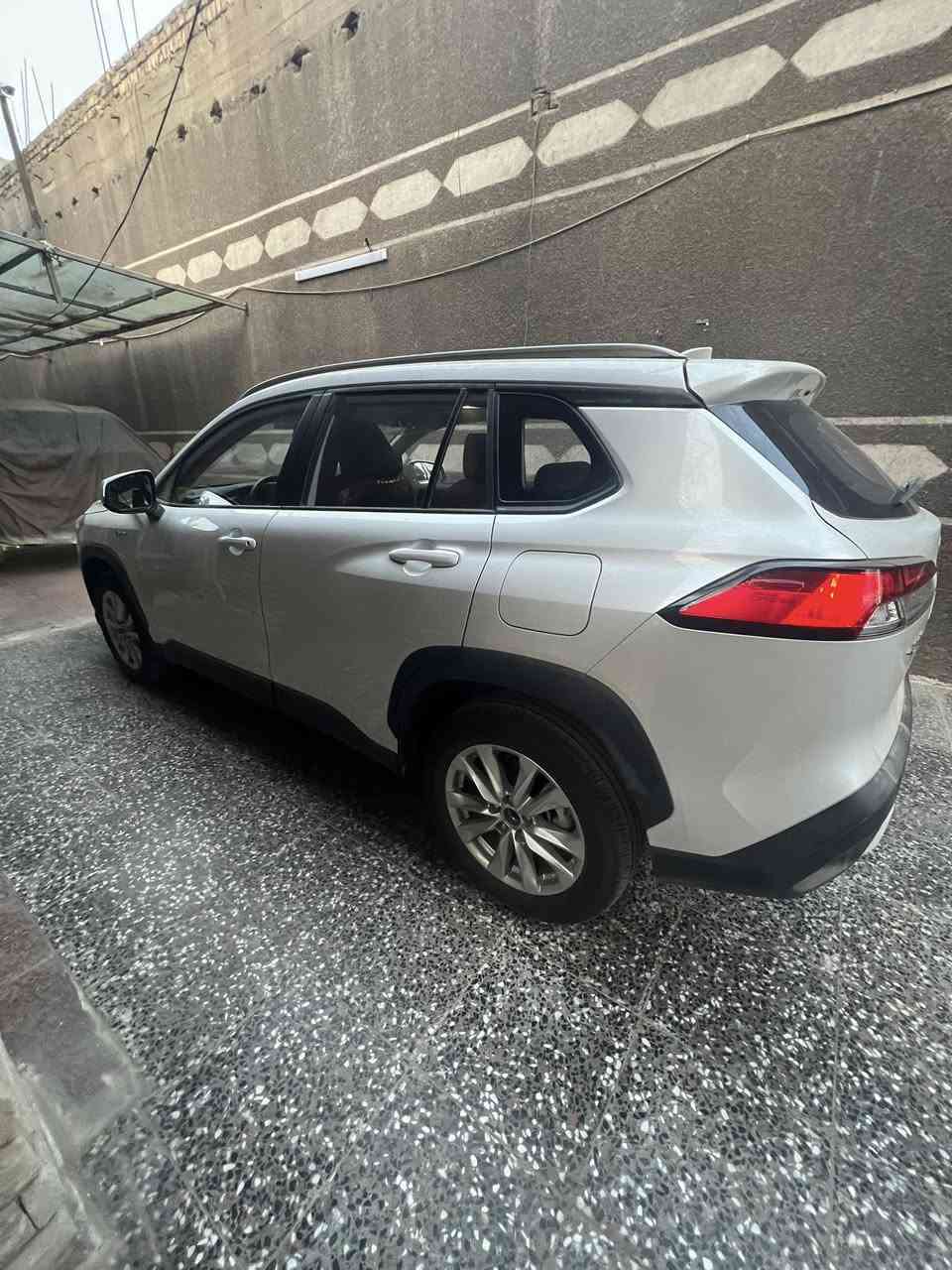 الحلال كورلا كروس 2025  وارد صين زيرو زيرو مماشيه سياره بعده زيرو  السياره بحالة الوكالة.
فول المواصفات:
• فتحة سقف +حمالات
• داخلية جلد احمر +اسود 
• بصمة تشغيل + دخول ذكي 
• لايت LED أمامي وخلفي  +بروجكتر زينون
• قيادة ذاتية (مساعد قيادة) 
• كاميرا خلفية 
• أوتو هولد + إلكتروني بريك 
• تبريد أمامي قطعتين 
• ويلات كروم قياس 17 
• مكاني بغداد سيديه 
 واي استفسار  هاذ رقمي بيه واتساب.
***********
