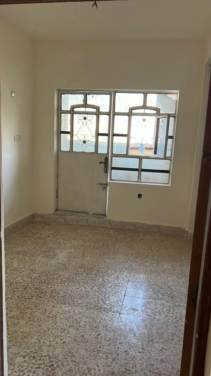 ⸻

🏢 شقة تجارية للإيجار – الوزيرية / شارع أبو طالب

✨ فرصة مميزة لمختلف الأنشطة التجارية (مكاتب، شركات، عيادات، وغيرها)

🔹 التفاصيل:
• غرفتين نوم
• صالة
• طابق ثالث
• مناسبة للاستخدام كمكاتب

🪑 الحالة:
• متوفرة مفروشة أو بدون فرش حسب الطلب

📍 الموقع:
الوزيرية – شارع أبو طالب (موقع حيوي وقريب من الخدمات)

📞 للاستفسار والتواصل:
مكتب قصر المغرب للعقار
***********
