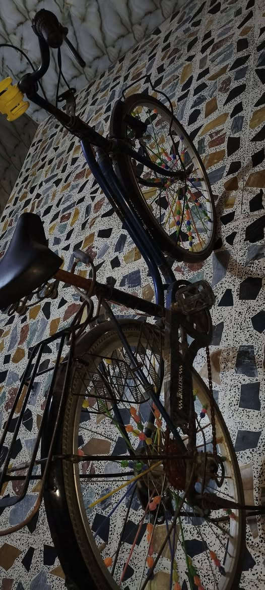 بايسكل ياباني حجم 26 لون نيلي مستخدم فقط 3 اشهر السعر ب180 وبيه مجال بسيط ومستعجل على بيعته والله ومحتاج فلوسهن🌹 رقم التواصل *********** واتساب المكان الشعب سبع قصور
