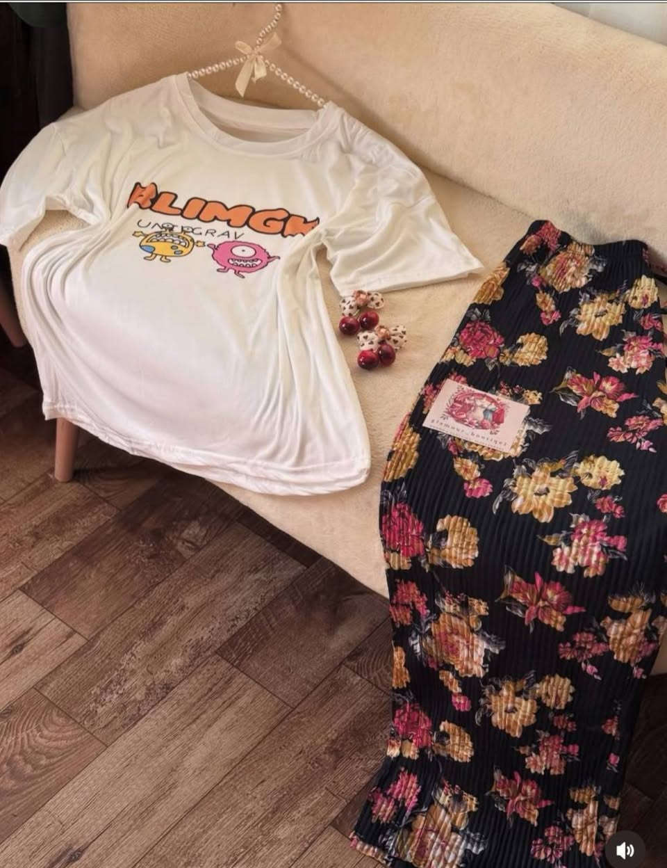 سوت نسائي درجة اولى 
قماش قطن وكيلوت جرجيت كبس عريض 
سعر الدرزن 80 الف 
يلبس وزن ٥٥ الى ٩٠ كغم 
الدرزن مشكل نقشات الي معروضه
مخزن ٢٣
https://t.me/danishop11


**إذا كنت صاحب هذا الإعلان وتريد حذفه لأي سبب، رجاءا أرسل رسالة إلى الدعم الفني**