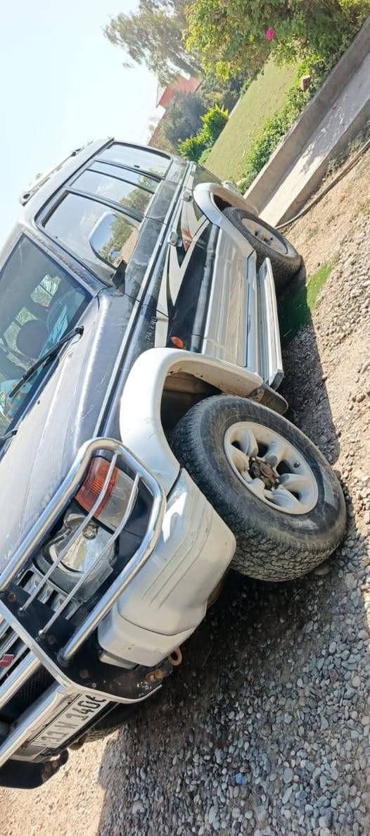 سلام عليكم سياره باجيرو لبيع سياره جاهزه من كلشي صدر محرك اكسل كير كفاله عامه محرك مفتوح  سنويه 2032تحويل بشرط مكانه لفلوجه ركرمه ***********نتصل ودلل  لسعر 55وبيها مجال
