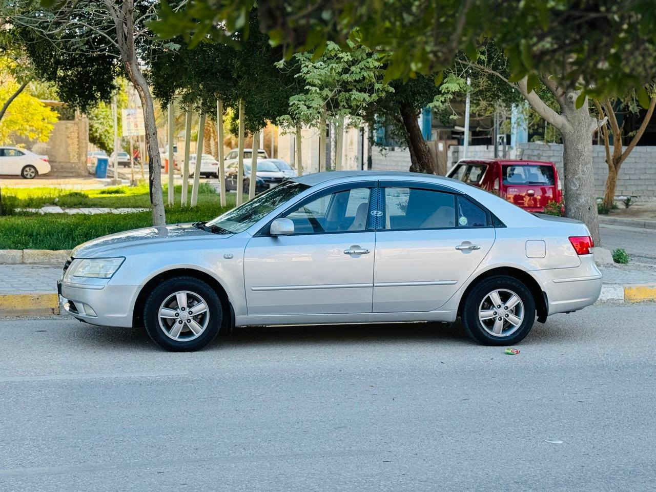 سوناته وارد كوري 2012 السعر 89 وبيها مجال الإستفسار ***********محرك 2000 دوش حداديه شادها جديده محرك و كير مكفولات بيها صبغ چاملغ وبنيد والباقي كفاله عامه تخم تاير جديد تبريد ثلج السياره جاهزه تحويل مباشر مكاني كربلاء
