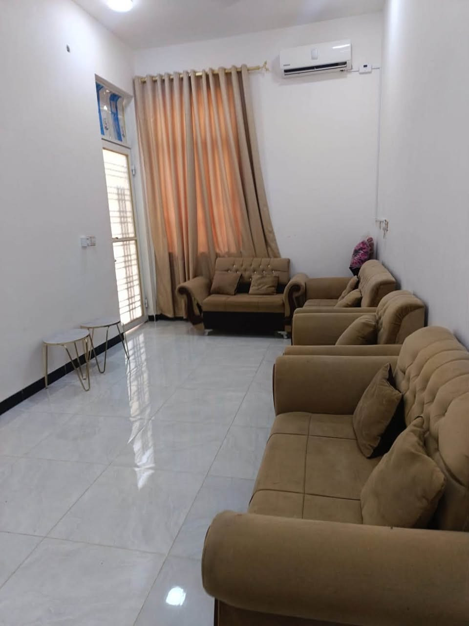 السلام عليكم 

🏠دار للبيع 🏠
منطقه حي الحكم  المساحه ١٣٠ م 
يتكون من براني وصاله ومجمع صحي عدد ٢ ومطبخ وغرفت نوم بناء حديث كونكريت مسلح 
للاستفسار الاتصال على الارقام او مراسلة الصفحه 

***********

ملاحظه مستعدون لاستقبال عروضكم من القطع والدور السكنيه ماعليكم سوى ارسال المعلومات إلى صفحة المكتب 

عنوان المكتب السماوه نهاية شارع الاسكان قرب كافترية كناري
