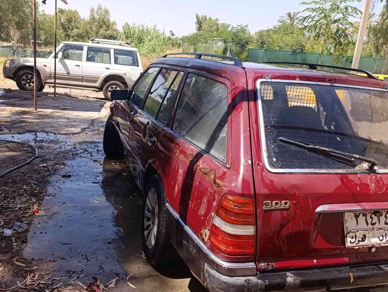سيارة مارسدس للبيع محرك وگير بطه
موديل ٩١ رقم دهوك شرط تحويل وغرامات سعرة ٢٨ وبي مجال نقصها فقط صبغ *********** مكاني ديالى خانقين
