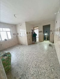 #للايجار  شقه طابق ثاني  تحتوي/ صاله وغرف نوم عدد ٢ ومطبخ وخدمات  المو...