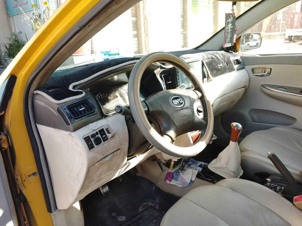 السلام عليكم 
بي واي دي f3 2013 
كشرها ينرادله ترتيب كير ومحرك خير من الله مصفره هيئه وغرامه الرقم الانكليزي الجديد السعر 35 
شراي اتصل ع ماسنجر مامتواجد ***********
