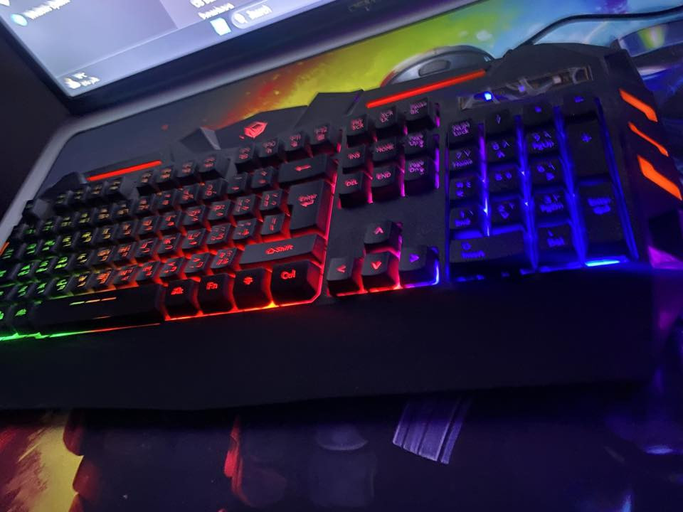 للبيع pc مستعمله 
مذربورد نوع Asus H510 
• CPU: i5-10400F
 • GPU: GTX 1660 Ti (6GB)
 • RAM: 16GB (2666MHz)
 • : (700GB+

 •.      SSD. 265GB
       •.      HHD   500GB

وشاشه حجم 32
وكيبورد احترافي
وموس 
بسعر مناسب


**إذا كنت صاحب هذا الإعلان وتريد حذفه لأي سبب، رجاءا أرسل رسالة إلى الدعم الفني**