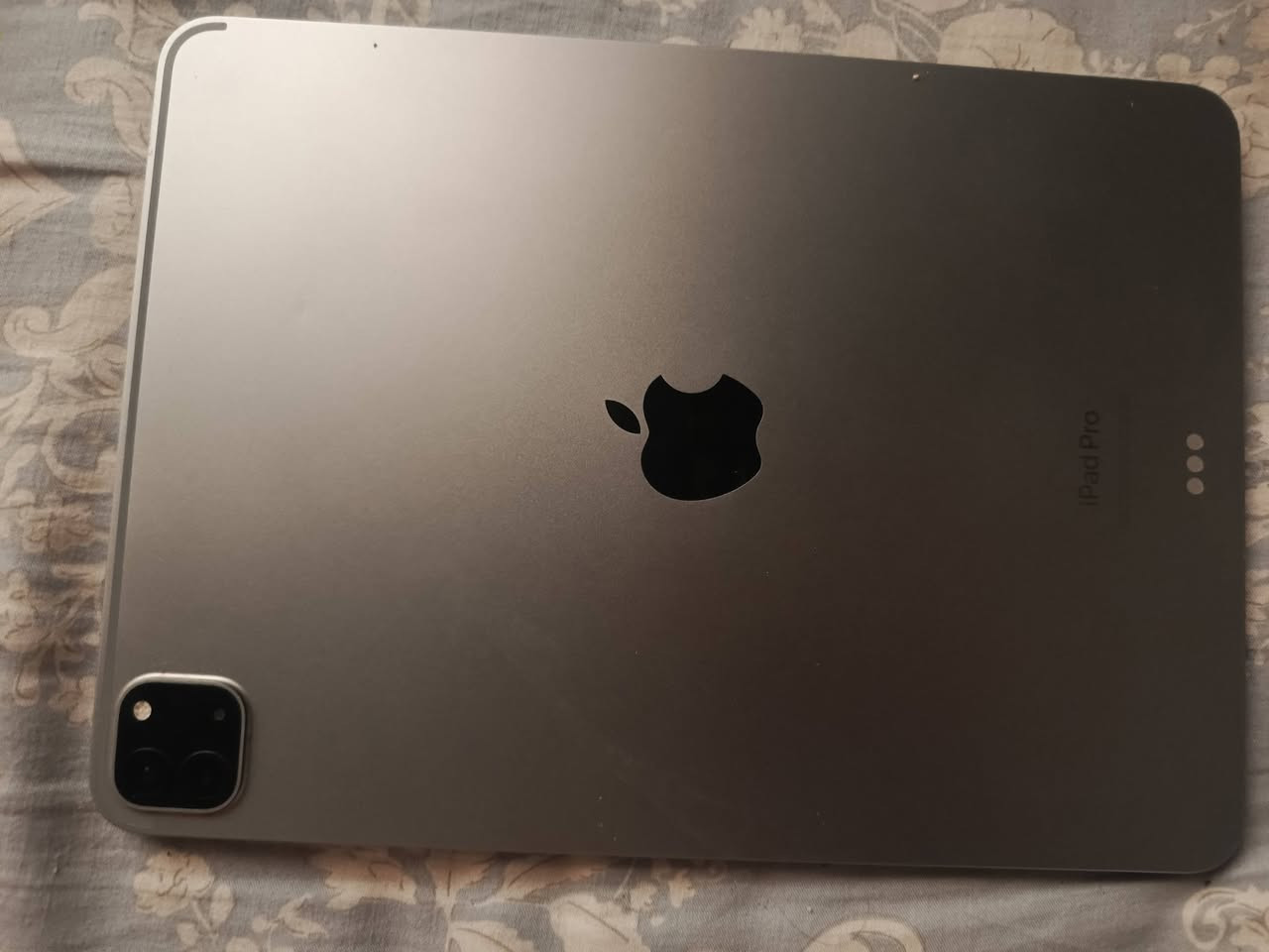 السلام عليكم ايباد (11) m2  للبيع نظيف كلش ما مفتوح بطاريه 89 تقريبا ، مكاني حله حي الجزائر السعر 650 الف  
***********
***********
