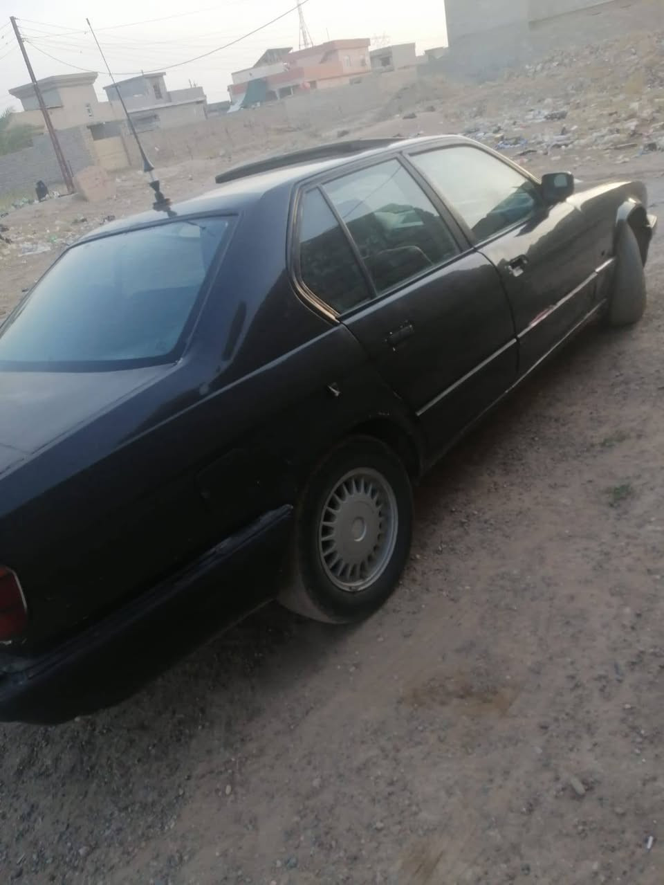 السلام عليكم
BMW735i 
رقم نينوى شرط التحويل 
سنوية خضرة 
كير عادي 
محرك ٣٥٠٠ 
كير ومحرك بعدهن ب الباكيت مال حاوية 
صدر امامي جديد 
صدر خلفي جديد 
دبلات الـ 4 جدد 
بگ لايت شغال 
دبل اشاير شغالة 
لايتات عالي ناصي شغالة 
اشاير يمنة يسرة شغالة 
مسجل صوت سستم 4 سماعات شرط يشگ الاذن
كيج حماوة شغال 
كيج البانزين شغال 
رونات شغالة سيارة مال جناي 

السعر: 30 وبيه مجال حك جيتك
مكان السيارة بيجي 
للتواصل 📞 
***********
