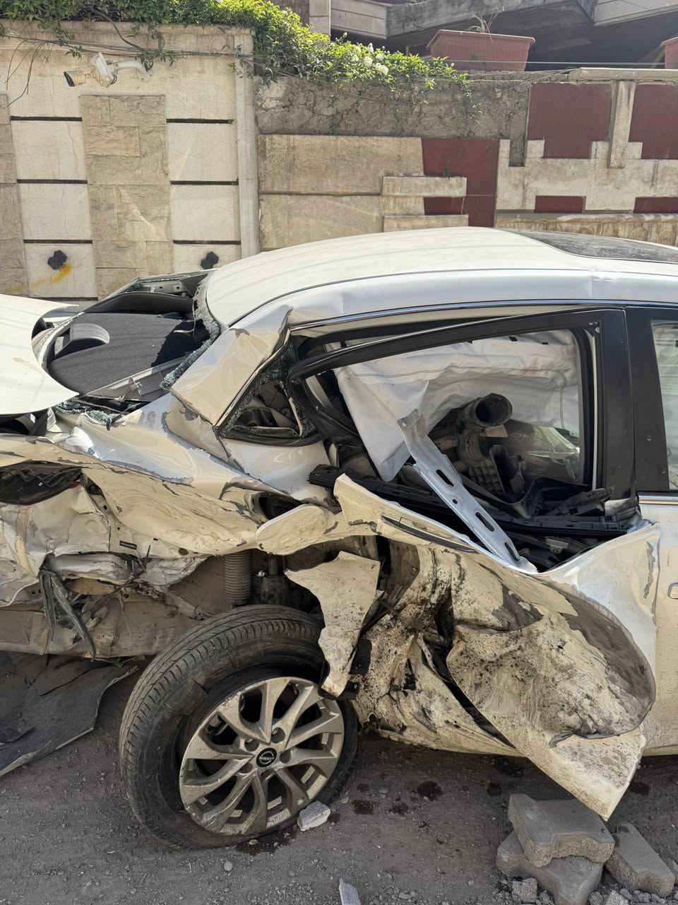 السلام عليكم سياره مبيسان سينترا موديل 2025  ماشيه 8000 سياره باسمي للبيع  مكان سياره بغداد للتواصل ***********
