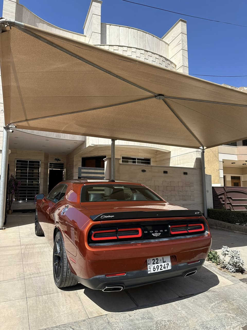 السلام عليكم
جالنجر 2021 ( خليجي هارلم)
الفئة GT اللون مشمشي 
رقم اربيل باسمي  
ماشية ٤٥ الف ميل
محرك ٣٦٠٠
فتحه سقف 
شفتات ستيرن
بصمه تشغيل عن بعد
منظومة زنون اصلي
داخل احمر اصلي
كير ومحرك مكفول
السياره بدون ايرباكات 
السياره بيها بارد وتكحيل ومشتغله PDR
السونار موجود بالمنشور
مكان السيارة بغداد
رقم الهاتف 
***********
***********
