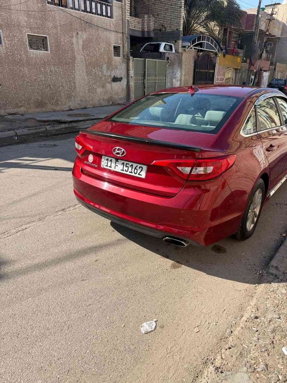 السلام عليكم 
سوناتا 2015 رقم بغداد هزه وسنويه جديد

مكينة 2.4gdi  

مواصفات عاديه 

مكينه وكير بالشرط لا صرف لا بخار ولا صوت 

للمراوس فقط مع موستانك 6سلندر 

مكان السياره بغداد 
***********
