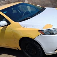 فورتي. 2010 حادثها البابين اليمنى. السياره جاهزه من كلشي. وخير من الله...