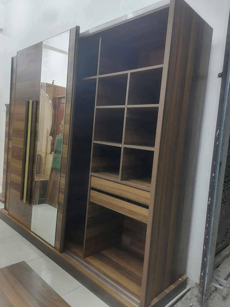 غرفه للبيع الاتصال عل الرقم ***********
