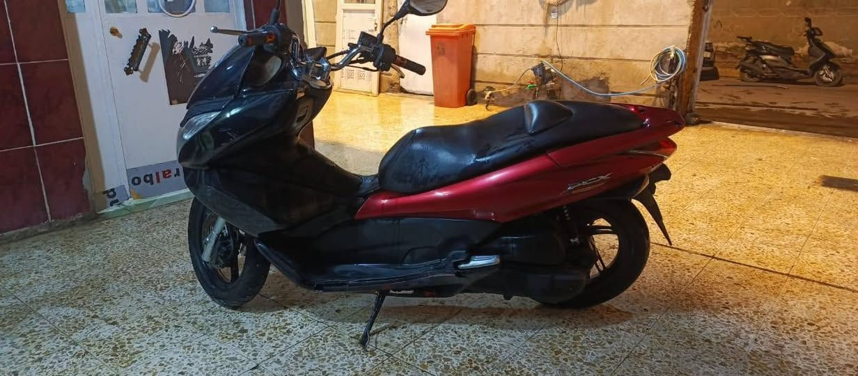 السلام عليكم دراجه لبيع بي سي اكس دراجه حلوه نضيفه مكينه مكفوله لكهرباية كلها شغاله بس بجم مبدل السعر 950 مكاني الحسينيه مال الراشديه رقمي ***********
