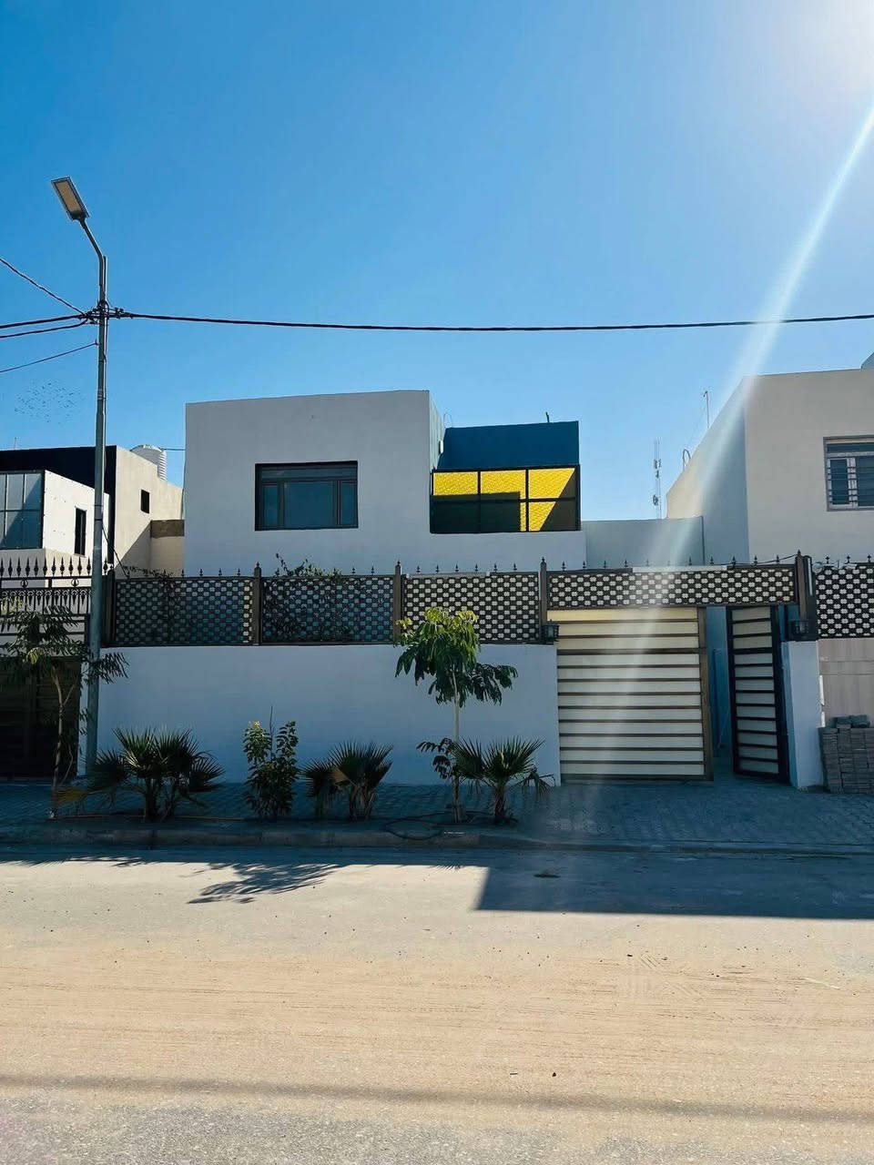 � لا تشتري منزلًا… اشتري مستقبلك! 🔑

📌 النجف 
مجمع ابو تراب السكني ملحق الاولى 
يتكون من اربع غرف نوم وصاله ومطبخ واستقبال وطرمه كبيره المساحه ٢٠٠
يباع نقدا 
للاستفسار اكثر  زياره مكتبنا  مكتب كرار الهيبي للإستثمار العقاري 
او مراسلة الصفحة 
اكتب تك ويصلك السعر خاص
او الاتصال بالرقم ***********
