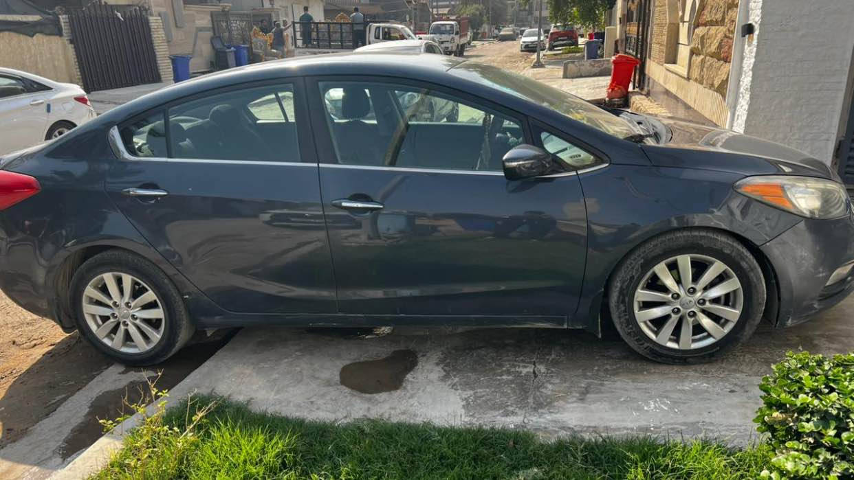 فورتي 2015 للبيع رقم بغداد دولي 
بيها جاملغ امامي وباب السايق وخشم البنيد بدون دواخل السيارة كير محرك تبريد جاهز السيارة جاهزة من كل النواحي السيارة ماشية 117 وقابلة للزيادة 
عنوان السيارة المنصور قرب سيد الحليب 
السعر 103 بيها مجال بسيط 
للتواصل *********** بغداد, العراق
