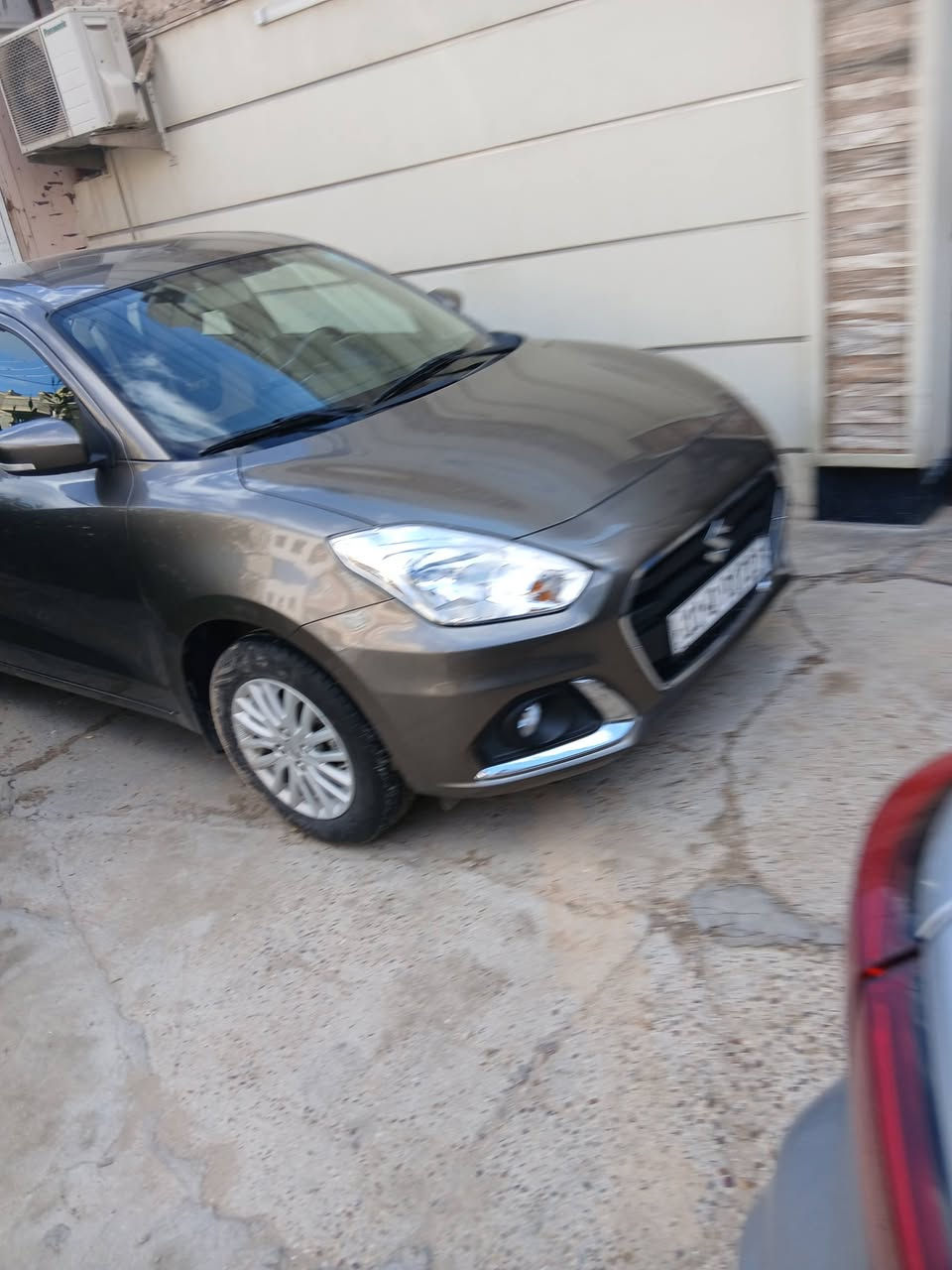 سازوكي دزاير 2024 تقريبا زيرو ماشيا ١٨ الف السياره أربعة سلندر محرك 1200  كفاله  من الصبغ ولا بارد  السياره جديده   السيارة حرة تحويل ثاني يوم موجوده بالسيديه رايدها 110 ورقة رقمي ***********
