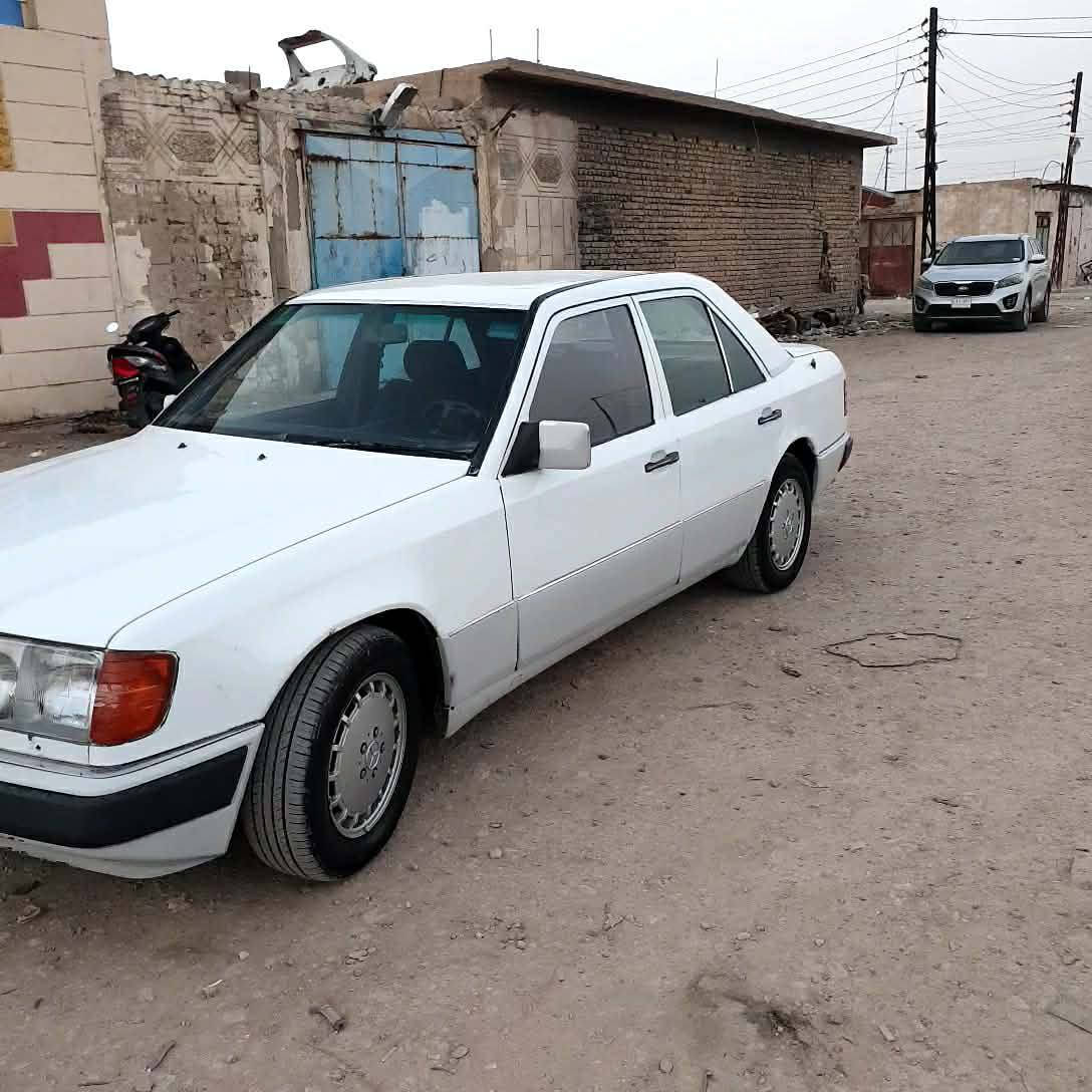 مارسدس دب  موديل 86 بغداد دولي باسمنا بيه قاعدة دبل وحده معمرة سيارة جاهزة تبريد صدر تخم تاير مكان ذي قار قلعة سكر  السعر 47  وبيه مجال ***********      *********** الرفاعي, ذي قار
