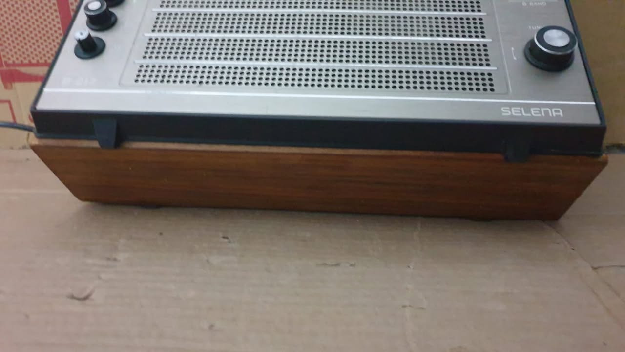 رادیو 8 موجة ماركة سلینا صناعة الاتحاد السوڤیتی انتاج 1980 یشتغل 6 بطاريات حجم كبير وكهرباء مباشر جهاز نظیف جدآ وشغال بالكامل صوت وسحب ممتاز السعر واي‌ استفسار مراسلة خاص


**إذا كنت صاحب هذا الإعلان وتريد حذفه لأي سبب، رجاءا أرسل رسالة إلى الدعم الفني**