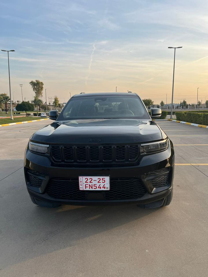 ارخص جيب كراند شيروكي بل عراق موديل 24 بلاك فول عدا الفتحه ماشيه 18 صبغ قماره وبوند بدون دواخل بشرط برغي مابيها مفتوحً السعر 210 الاتصال ***********
