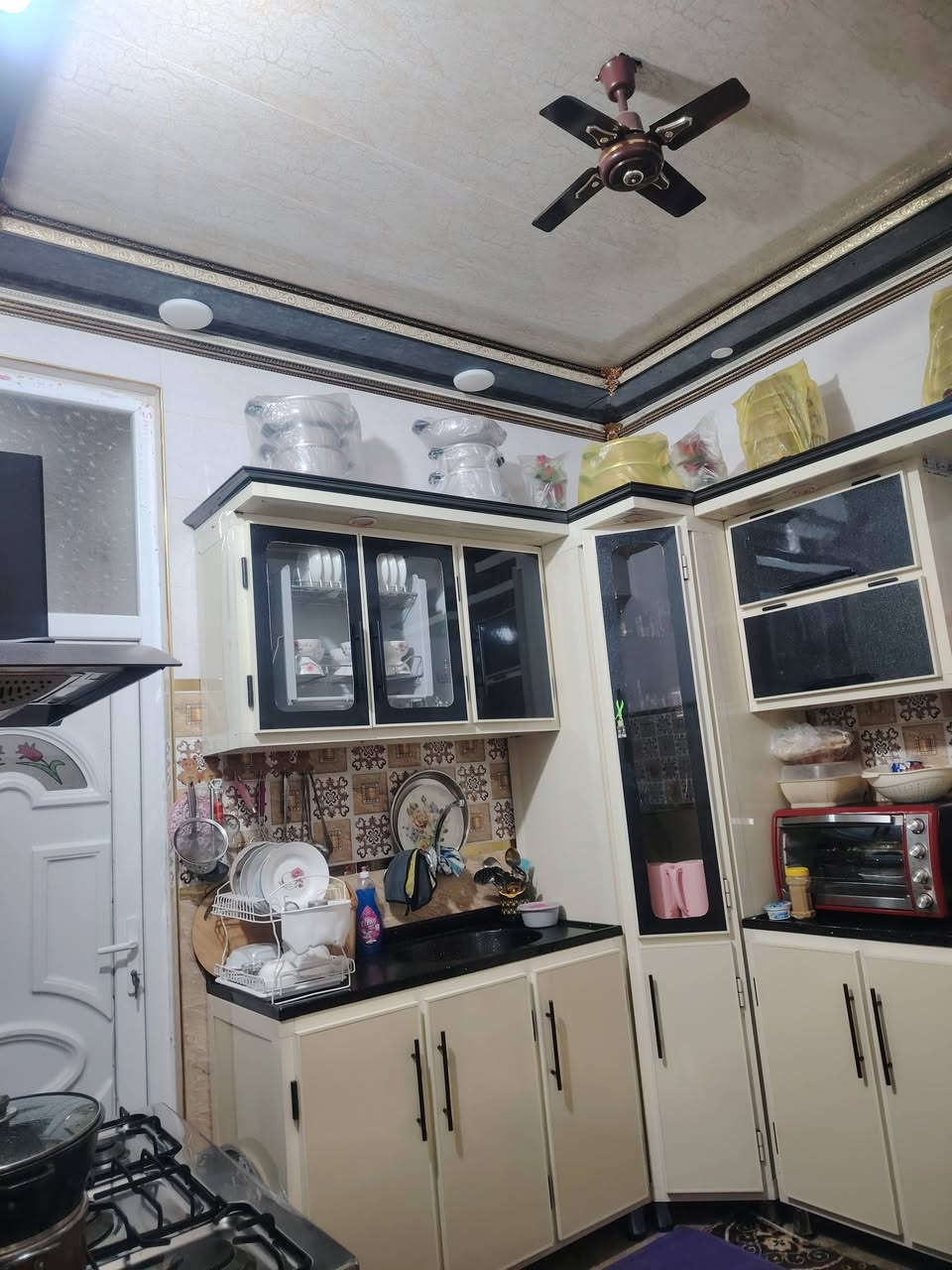 اللهم صل على محمد وال محمد
الدار للبيع المساحه 100م العنوان التحرير الحولي الزراعي
طابو زراعي سند 25
يتكون من كراج وصحيات واستقبال وصاله ومطبخ ومنور وحمام وغرفه منام والقاط الثاني غرفتين نوم وحمام
بيت جديد
*********** والخاص مفتوح
