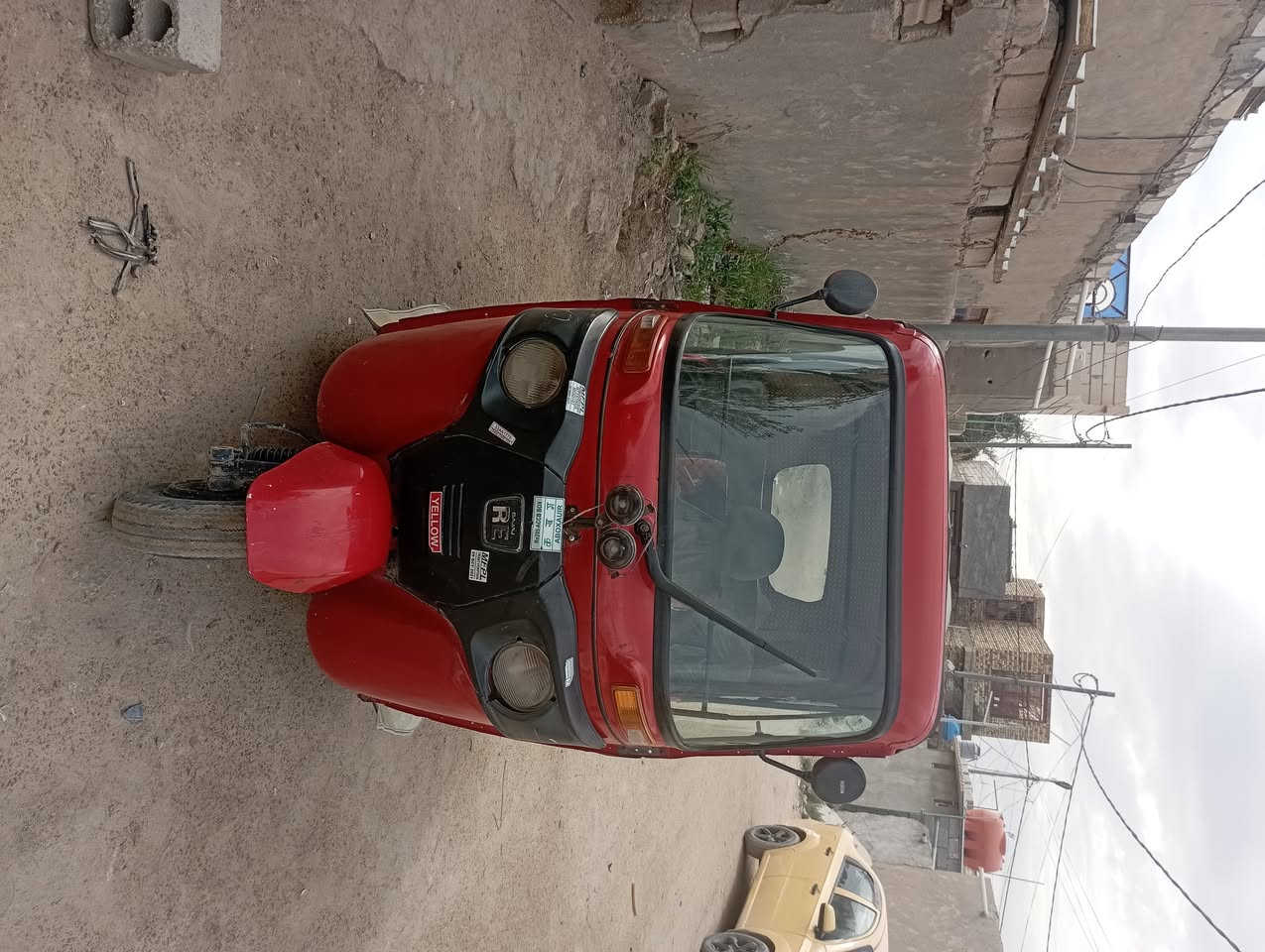 سلام عليكم تكتك ١٨ سنويه محرك ٢٠ كامله كهربايات باتري جديد جادر جامه كله جديد تجفيت قبل شهر ٤٥٠٠ بيه مجال قليل ***********
