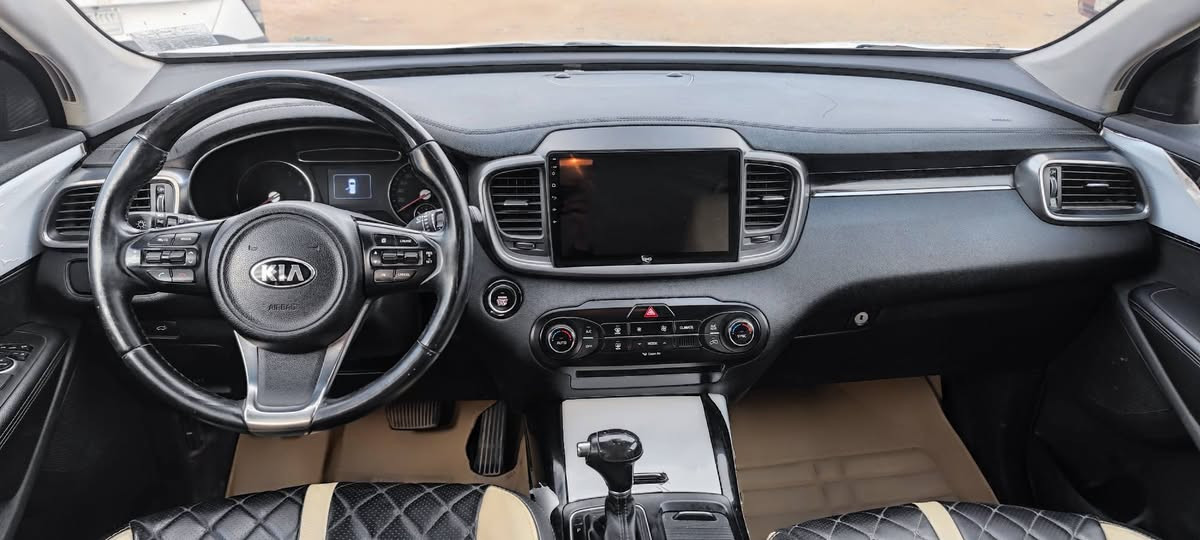 السلام عليكم معرض الماجد يرحب بكم احبتي 🥰🥰😍 
كيا سورينتو 2016 خليجي ومكفول وفول مواصفات 
6 سلندر 
7 راكب 
جنطة كهرباء 
تحكم ستيرن فول 
رزاق لايت 
كشن كهرباء 
لد اماميبك لايت لد 
ويل كب كروم
حساس امامي خلفي 
تبريد 3 قطع 
للمزيد التواصل مع الرقم التالي 
***********
