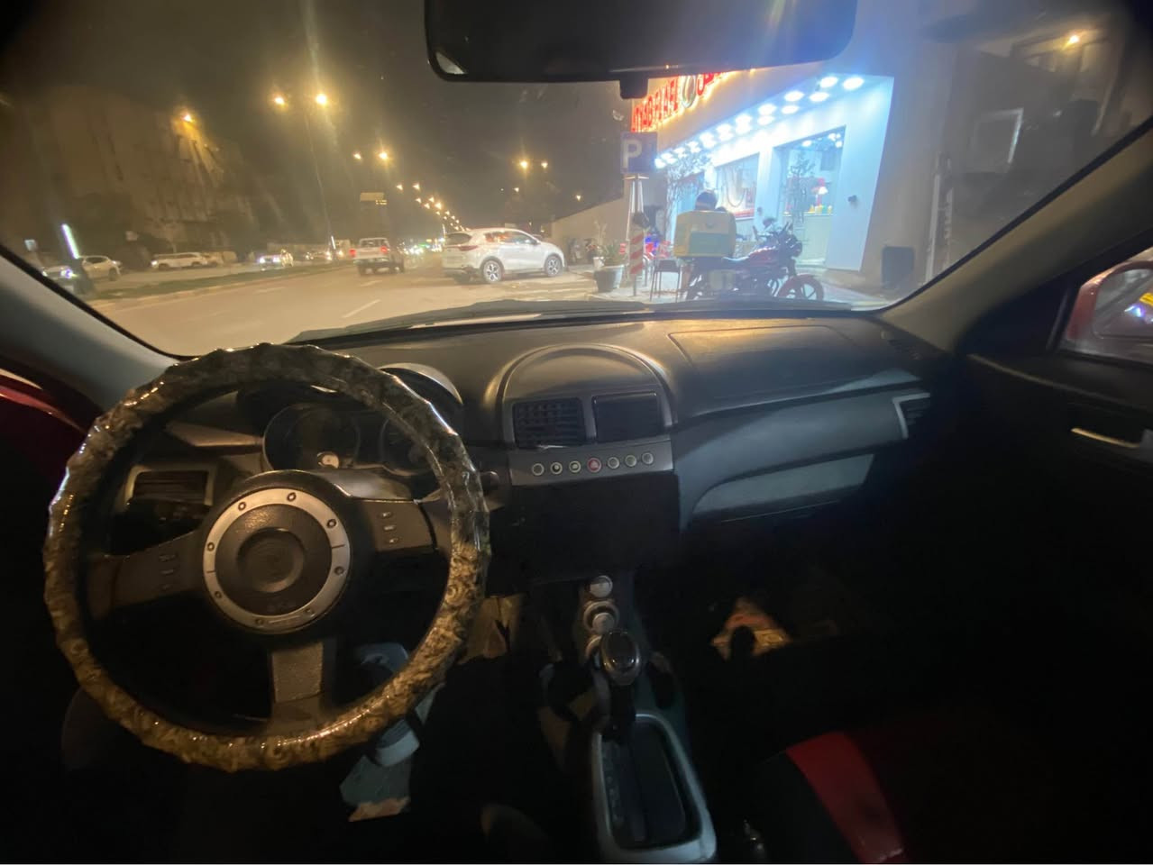 بروتون 2012 
رقم بابل 
السعر 47 وبيها مجال 
مكان السياره حله / شارع 40
*********** حلة, بابل
