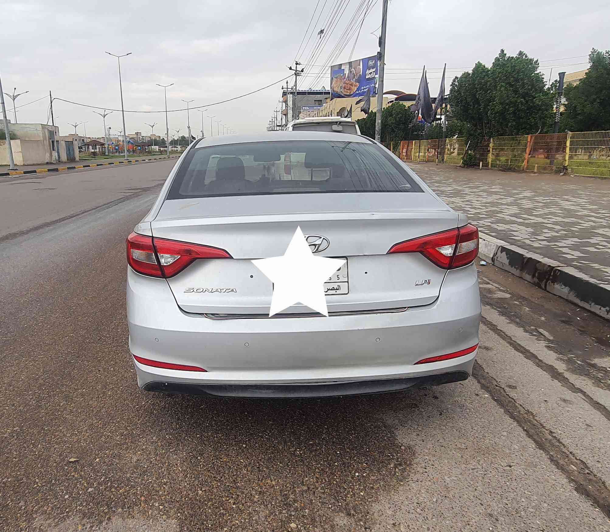 سوناتا وارد كوري خط واحد بانزين عادي  للبيع موديل 2017 مكفولة من الضربة رقم بصرة  السعر 125$ للاستفسار ***********
