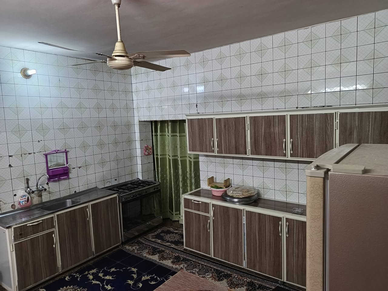 سلام عليكم دار للبيع في الجمعيه الثانيه قرب جامع الصادق ع
المساحه 340 متر خمس غرف موقع مميز رقم ***********
