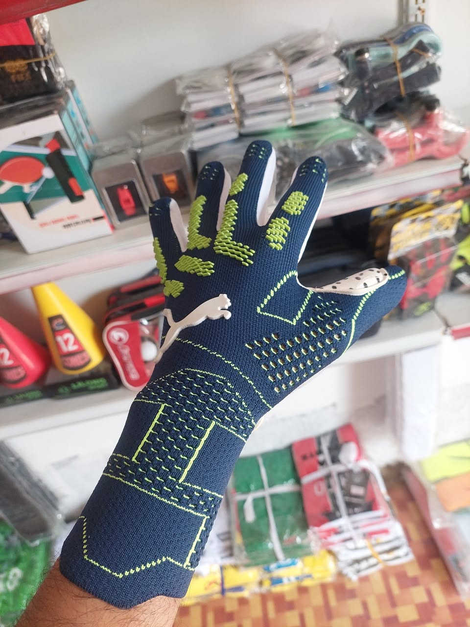 قفازات درجه اولى
شركة بوما 
قياس 8 - 9 - 10
سعر القطعه 30
واتساب ***********
يوجد توصيل
