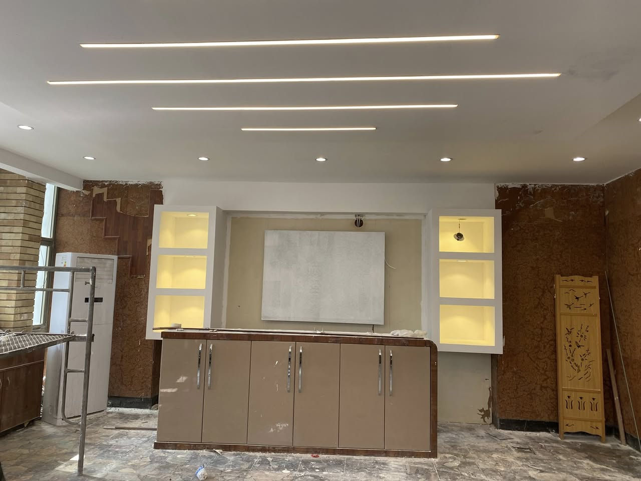 السلام عليكم
صباغ متفرغ للعمل صبغ كافه الاصباغ 
وكافه الديكورات 
جبسن بورد 
بديل رخام 
بديل خشب 
بديل حجر
واسعارنا مناسبه جدا 
متوفر وتساب
للاتصال***********
