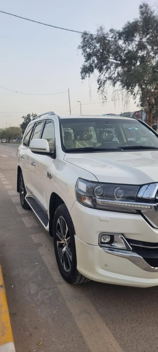 سيارة لاندكروزر 2020 ساز ماسيه 97 الف سيارة نظيفه كلش *********** مكاني بغداد
