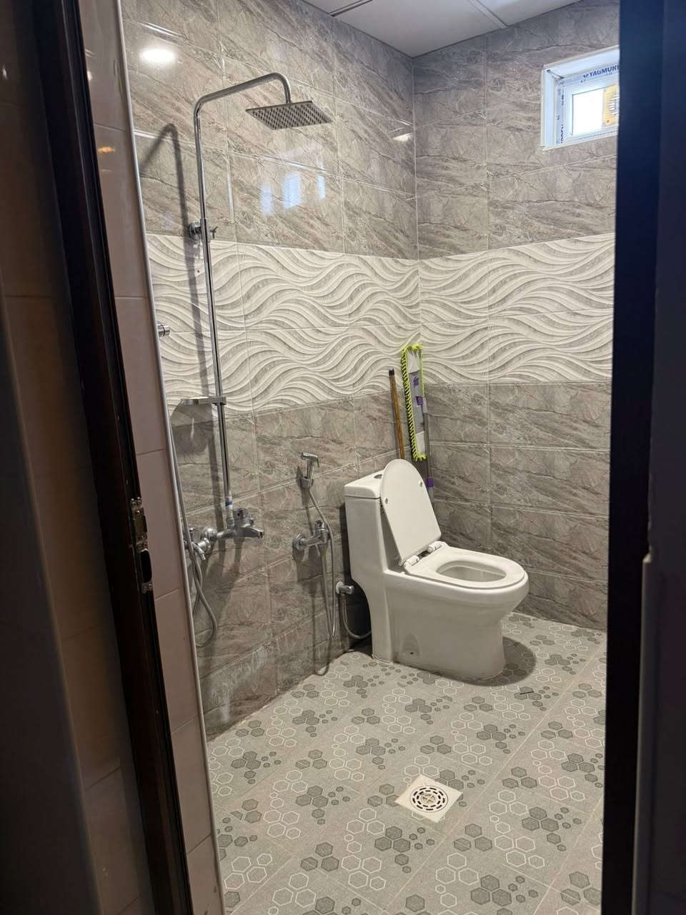 🏡 بيت للبيع

▪️ المساحة: 105 متر

▪️ الواجهة: 6.50 متر

▪️ النزال: 16 متر

▪️ الموقع: الدورة البوعيثة مجمع بهاء المدن

✨ تفاصيل البيت:

▪️ طابق واحد

▪️غرفة نوم 1

▪️ استقبال 

▪️ صالة كبيرة

▪️ مطبخ

▪️ 2 حمام

💧⚡ الخدمات متوفرة بالكامل:

✔️ تبليط جاهز

✔️ ماء

✔️ كهرباء

💰 السعر مناسب 

📞 للاستفسار والتواصل:

📱 ***********  أتصال + واتساب
