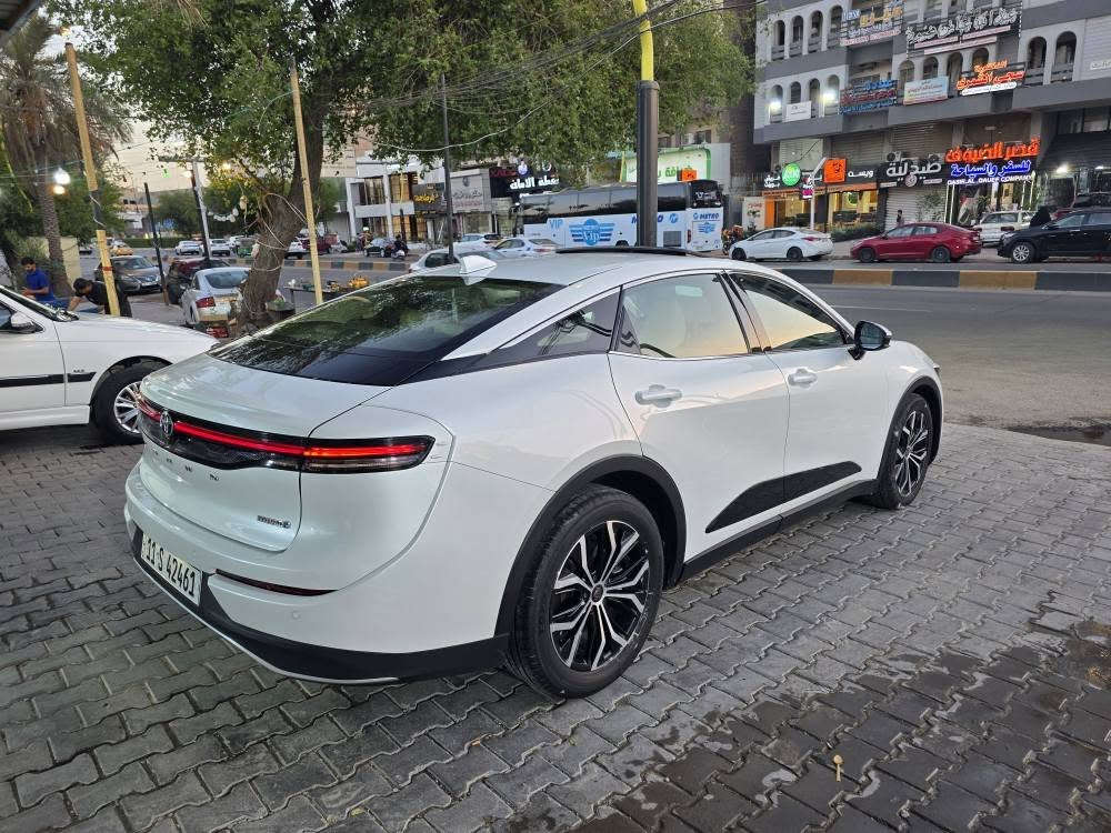 السلام عليكم 
للبيع او المراوس 
تويوتا كراون بريميوم فول مواصفات 
موديل 2023
ضمان عبد اللطيف جميل 
فول مواصفات 
مكفولة من الصبغ والبارد والتبديل 
ماشية 32 الف كيلو 
رقم بغداد الجديد وبأسمي تحويل مباشر 
السعر 295 وبيهة مجال 
للاستفسار 
*********** بغداد, العراق
