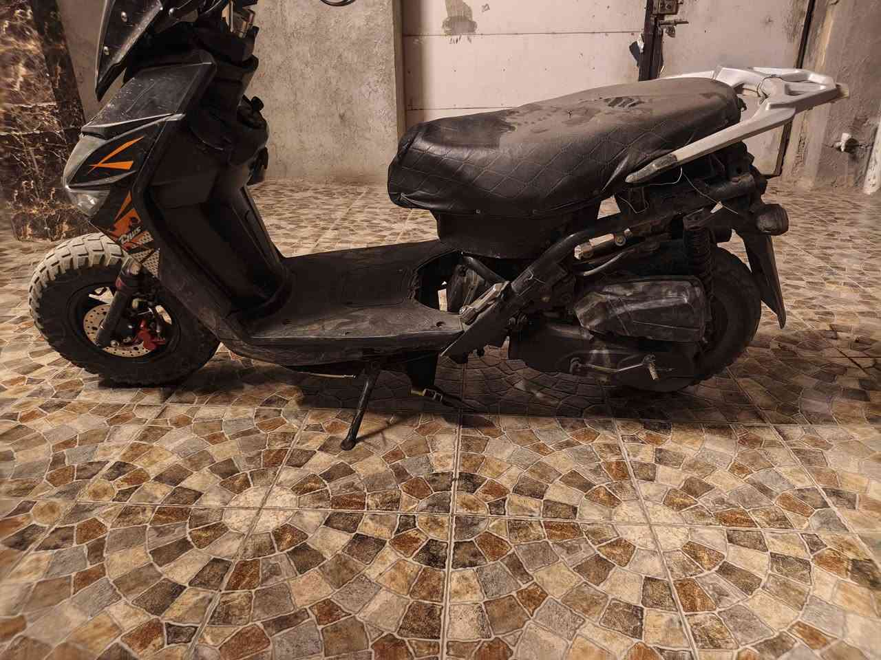 السلام عليكم
دراجة🚵🚵 ميتور Bws  
دراجة شررررط شلععععة ومعدل طياااارة 
سلف وهندر شغااالة بريك أمامي خلفي شغااال شرط بطناش 
دراجة مال جناااي زوج تايرات جبلي جدد دبلات اماي خلفي شغال
مكانة بابل مركز 🌇🌇مدينةِ  
السعر 225 وبيهة مجال للطيبن شراي يتصل ***********

