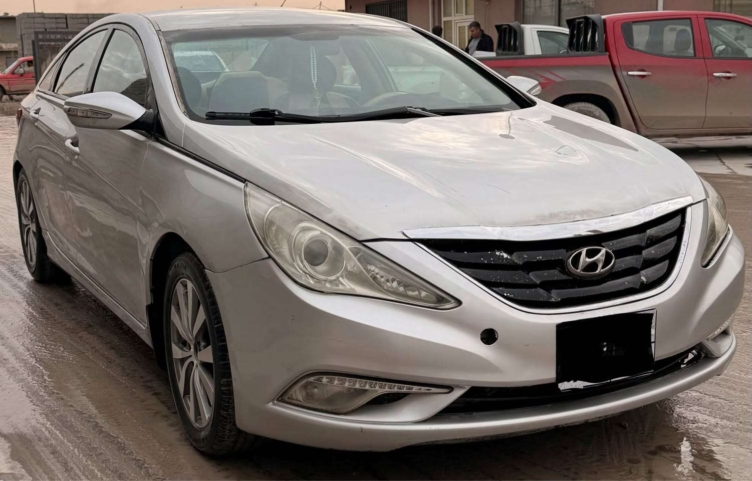 سوناتا 2010 مضلع خليجي 
ابيع عام ضربتها جاملخ خلفي بيها دواخل 
كير ومحرك تبريد كله شرط محرك بيها اثر بخار بدون نقص دهن موصفات خليجي محرك 2400
*********** واتس  
سعرر سيارة 88 بيها مجال عليه غرامه 4905000
يعني 33 ورقه تحويل بشرط سنويه منتهي 2015 رقمها اربيل أربيل, العراق
