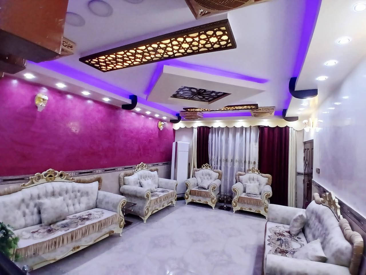 دار للبيع كوت حي الحكيم قرب الشارع مرقم من قبل البلديه نزلة محطه الواصطي مساحه 200م متر بناء طابوق يتكون من 3غرف نوم مطبخ استقبال هول صحيت داخليه وخارجيه السعر المطلوب 80مليون وبيها مجال للشراي علمن انه لكاونتر مع البيت الاستفسار خاص


**إذا كنت صاحب هذا الإعلان وتريد حذفه لأي سبب، رجاءا أرسل رسالة إلى الدعم الفني**