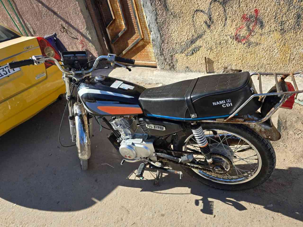 السلام عليكم نامه محرك جديد 3 اشهر صارلي من خليتة محرك سيجي نامه  الدراجة نضيفة و شلعة تخبل ما بيهة نقص رقم الاسود القديم سنوية سعرها 900 بيهة مجال للشراي ***********
