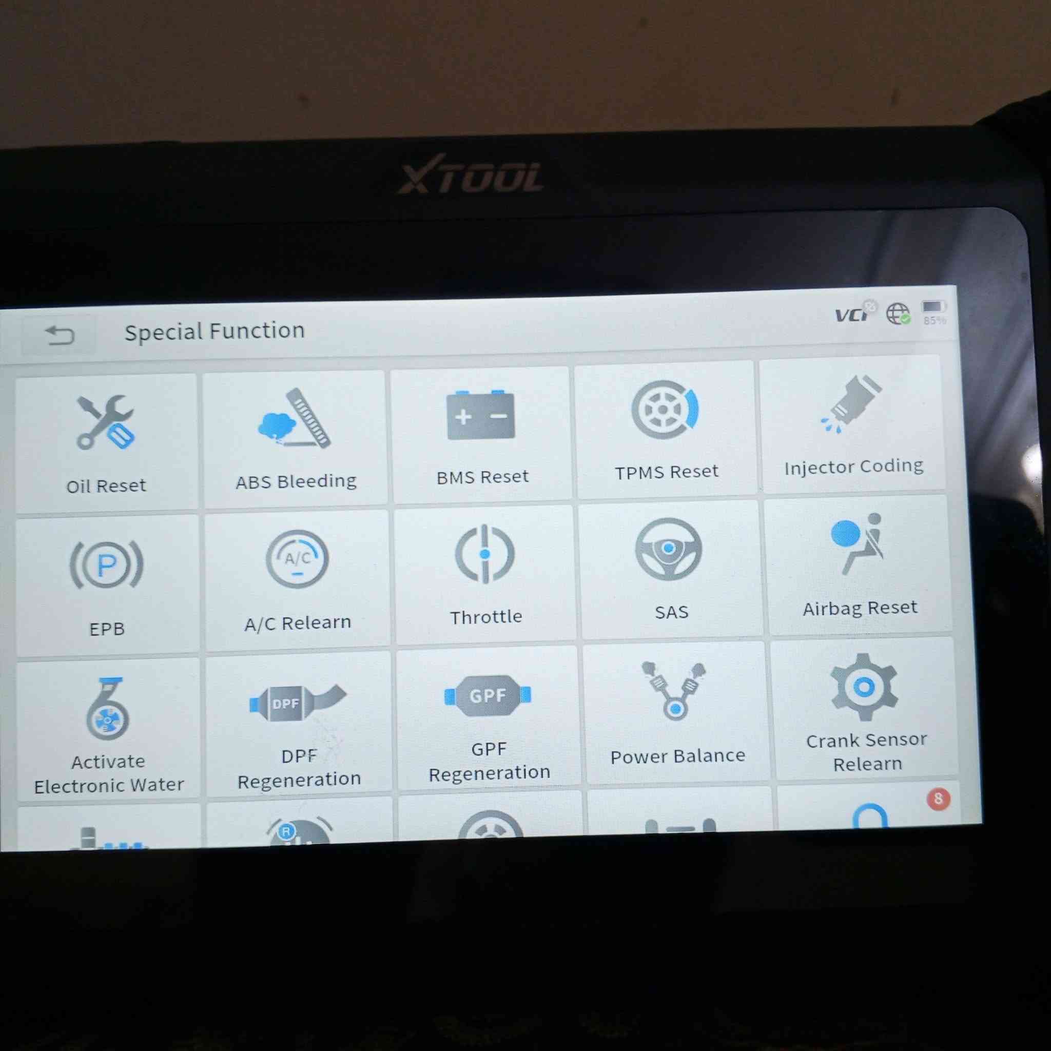 السلام عليكم جهاز xtool d7w
فيشة واي فاي سريعة بنقل البيانات 
الجهاز يدعم خصائص برمجية عديدة منها تعريب النظام لبعض السيارات الامريكية وفتح فصلة السرعة ومسح كراش الايرباك وايمو بلايزر 
الجهاز يدعم كافة انواع السيارات يدعم كان اف دي 
اشتراكه ل2028 
الجهاز ماخذه من الوكالة من اربيل كامل مع ملحقاته 
اليعجبه والي يحب يعرف تفاصيل وسعر يتصل ع رقمي ويتدلل ***********
