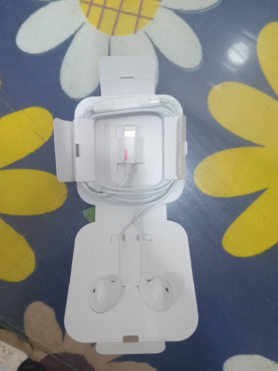 شباب عندي سماعه كيبل ايفون اصليه جديده شركه ابل 
بالكارتونه
سعرها ١٥ مع التوصيل لجميع محافظات العراق 
اول ٥ يحجزون الهم تخفيض بسيط


**إذا كنت صاحب هذا الإعلان وتريد حذفه لأي سبب، رجاءا أرسل رسالة إلى الدعم الفني**