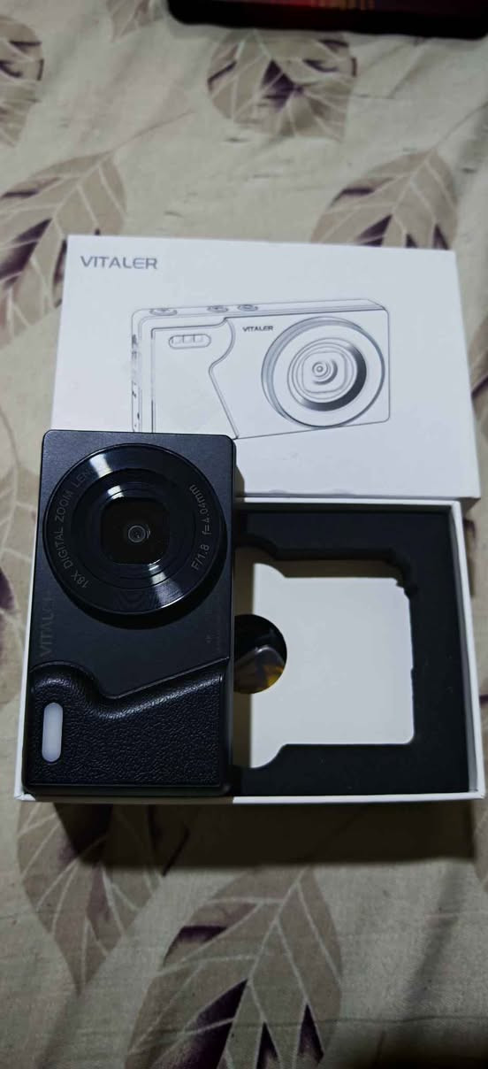 كاميرا Vitaler الرقمية المدمجة، وهي كاميرا مخصصة للمبتدئين والشباب تتميز بالمواصفات التالية:

التصوير تلتقط صوراً بدقة 64 ميجابكسل وفيديو بجودة [1.3.2 1.1.1] 4K.

العدسات مزودة بنظام عدسة مزدوجة أمامية وخلفية لتسهيل التقاط صور السيلفي [1.1.5،

التقريب والشاشة تدعم التقريب الرقمي حتى 18، وتحتوي على شاشة عرض بحجم 2.8 بوصة .[1.3.2.1.1.2]

الملحقات تشمل المجموعة بطاقة ذاكرة Micro SD بسعة 32 جيجابايت ومحول OTG لنقل الصور مباشرة إلى الهاتف [1.1.3، 1.1.9].

التصميم هيكل متين مصنوع من سبائك الزنك بلون أسود أنيق [1.1.5، 1.1.7]. أربيل, العراق


**إذا كنت صاحب هذا الإعلان وتريد حذفه لأي سبب، رجاءا أرسل رسالة إلى الدعم الفني**